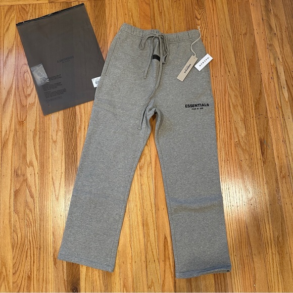 Essentials relaxed sweatpants joggers dark oatmeal SS22 - Picture 1 of 15